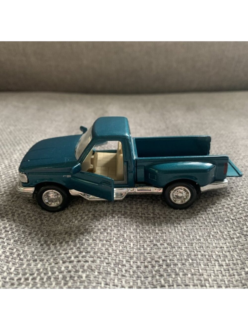 1994 Road Champs - Ford F150 Diecast Pick-Up Truck Teal Blue/Green